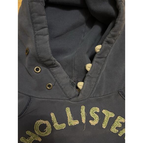 Hollister Adult Mens Medium Embroidered Distressed Hoodie Toggle Read - Picture 3 of 8